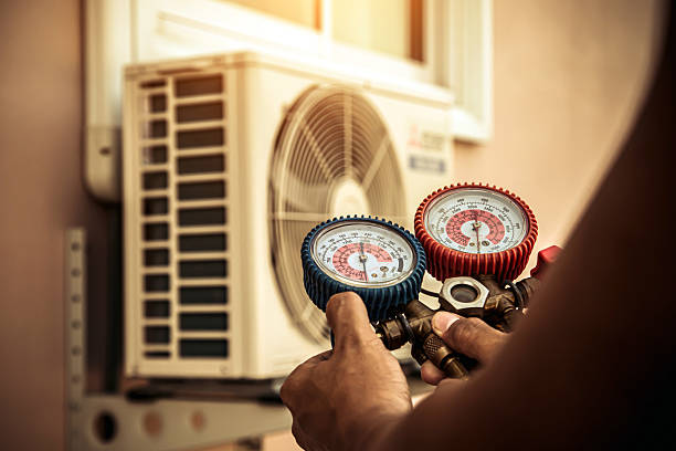 Professional Ac Installation technician working in Congerville, IL